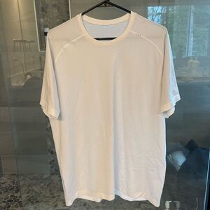 Lululemon Men’s Swiftly Tech Shirt Size Large- White EUC